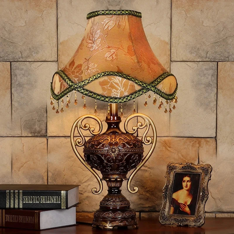 Vecli European Style Desk Lamp Bedside Retro Light