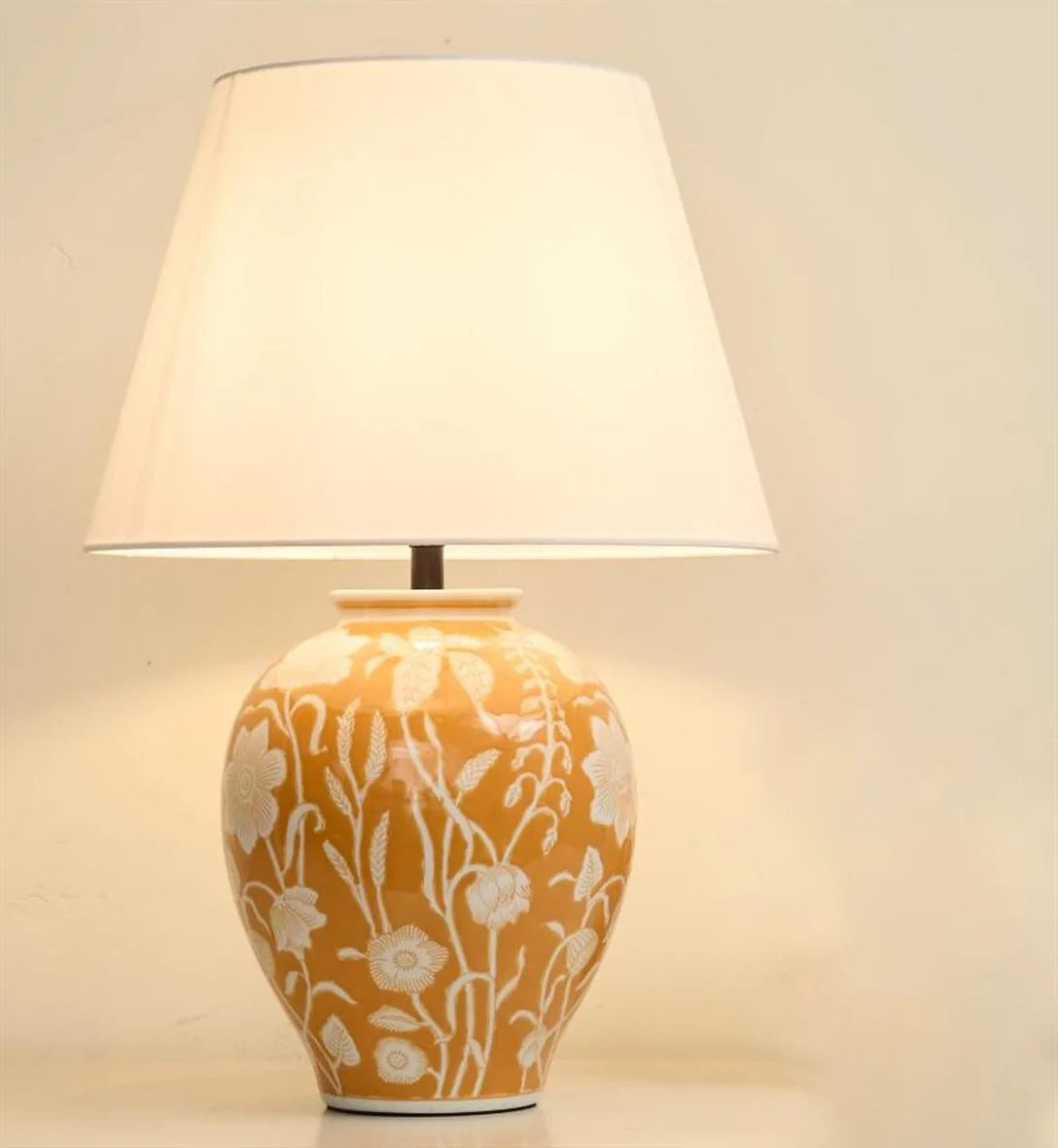 New Chinese-style ceramic table lamp, hand-painted blue and white porcelain, living room decorative lighting, cozy hotel bedroom