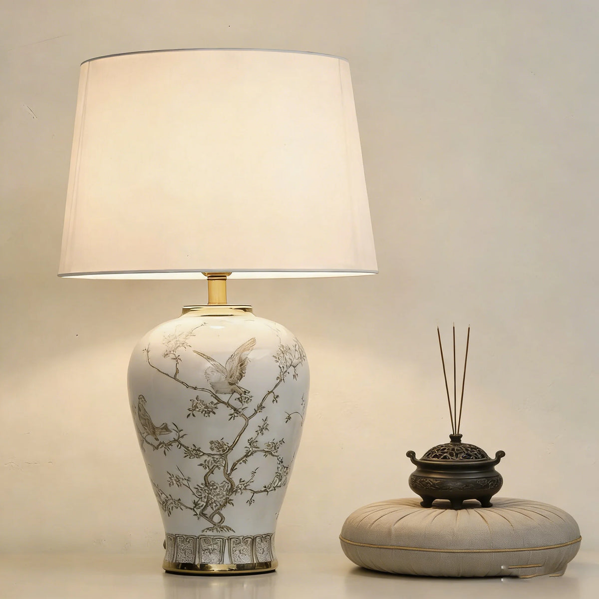 New Chinese-style ceramic table lamp, hand-painted blue and white porcelain, living room decorative lighting, cozy hotel bedroom