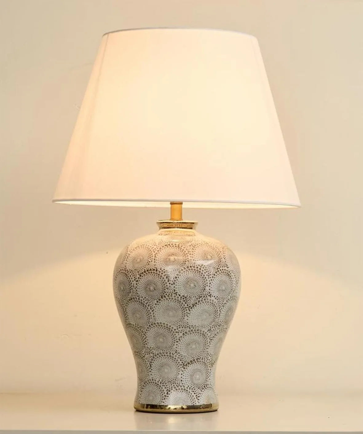 New Chinese-style ceramic table lamp, hand-painted blue and white porcelain, living room decorative lighting, cozy hotel bedroom