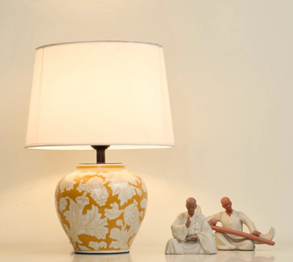 New Chinese-style ceramic table lamp, hand-painted blue and white porcelain, living room decorative lighting, cozy hotel bedroom