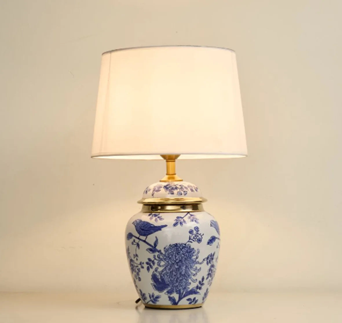 New Chinese-style ceramic table lamp, hand-painted blue and white porcelain, living room decorative lighting, cozy hotel bedroom