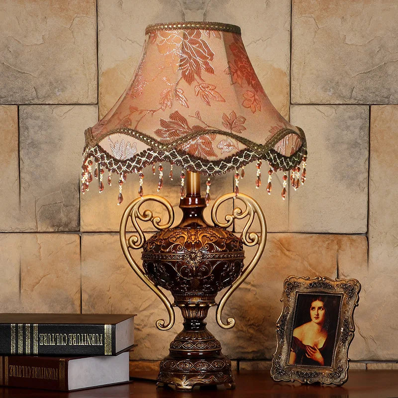 Vecli European Style Desk Lamp Bedside Retro Light