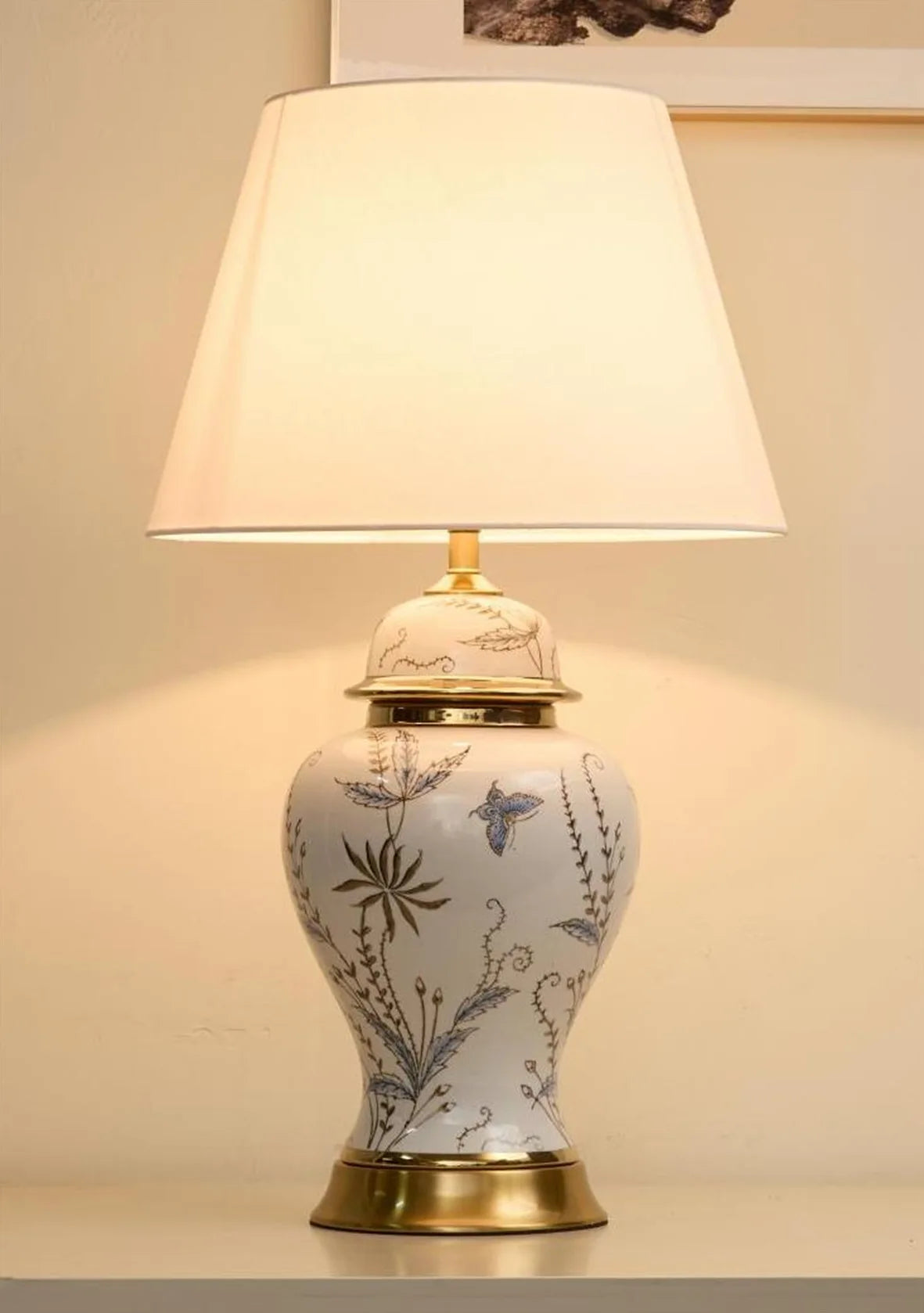 New Chinese-style ceramic table lamp, hand-painted blue and white porcelain, living room decorative lighting, cozy hotel bedroom