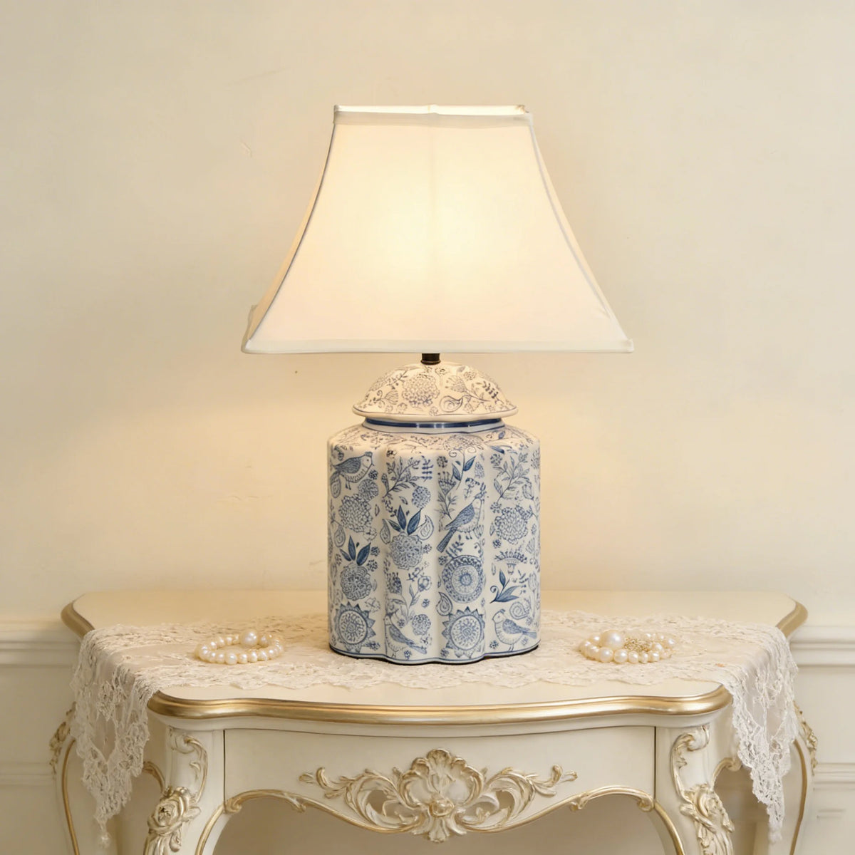 New Chinese-style ceramic table lamp, hand-painted blue and white porcelain, living room decorative lighting, cozy hotel bedroom