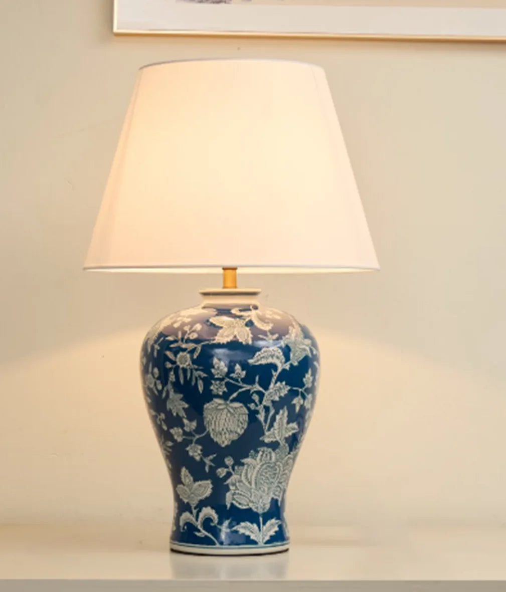 New Chinese-style ceramic table lamp, hand-painted blue and white porcelain, living room decorative lighting, cozy hotel bedroom