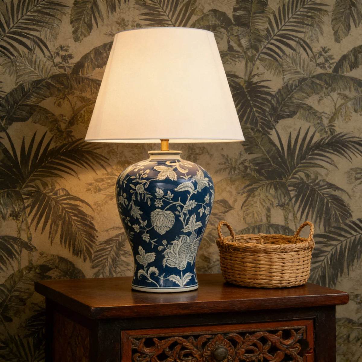 New Chinese-style ceramic table lamp, hand-painted blue and white porcelain, living room decorative lighting, cozy hotel bedroom